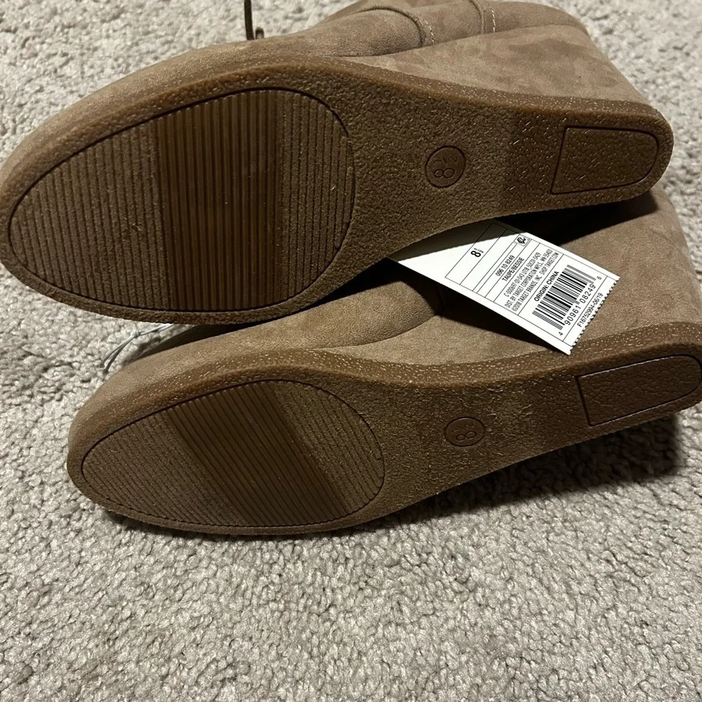 NEW Womens Bessie Microsuede Wedge Fashion Bootie Universal Thread™ Taupe Sz 8.5